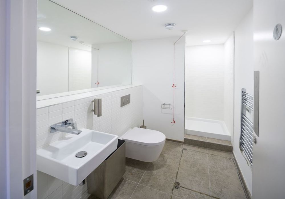 36-38 Botolph Lane Bathroom offices in London office space